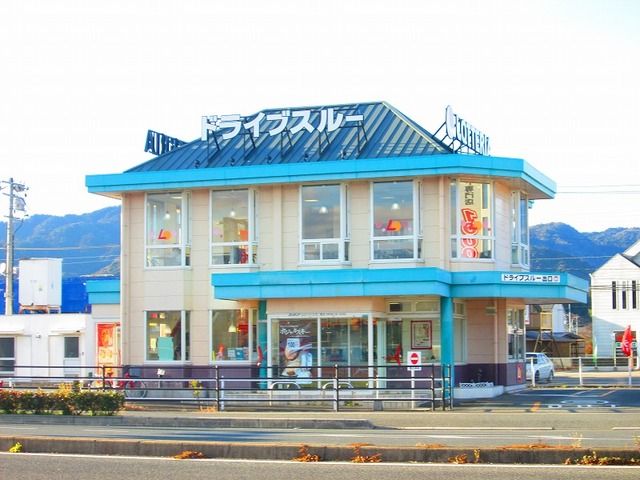 近くの飲食店まで400m（徒歩5分）