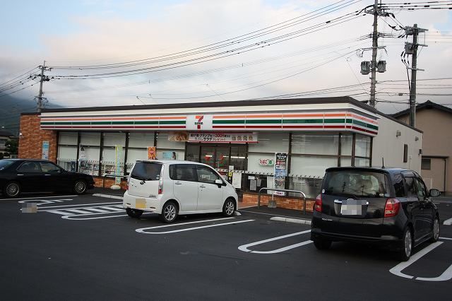 近くのセブンイレブンまで400m（徒歩5分）