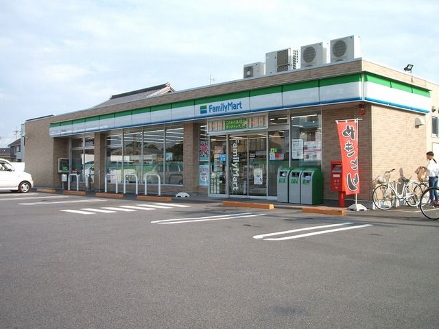 近くのファミリーマート 西尾中畑店まで180m（徒歩3分）