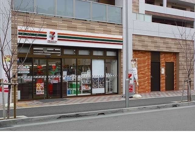 近くのコンビニまで120m（徒歩2分）