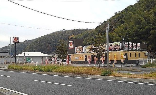 近くのどんどん亭まで160m（徒歩2分）