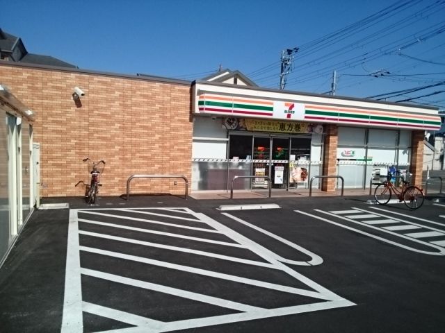 近くのセブンイレブン堺上店様まで500m（徒歩7分）
