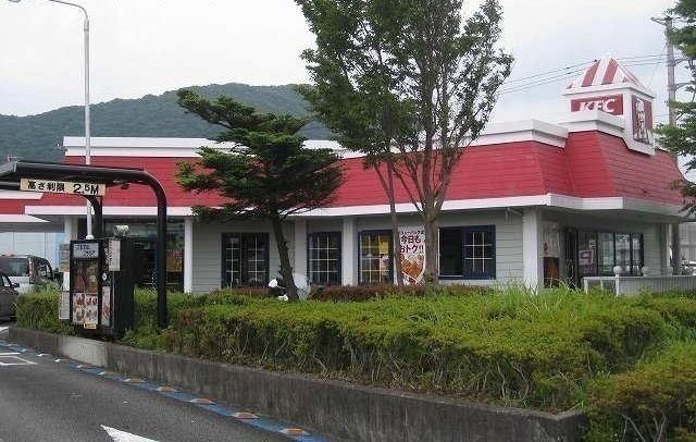 近くのケンタッキーフライドチキンまで1,200m（徒歩15分）