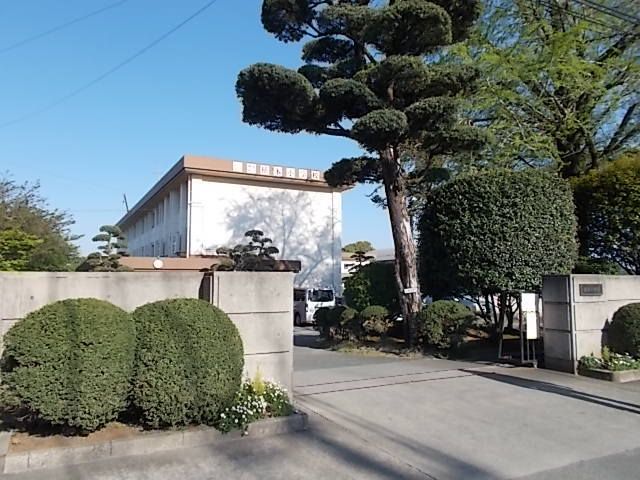 近くの植木小学校まで1,100m（徒歩14分）