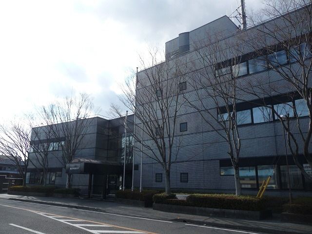 近くの岡部支所まで850m（徒歩11分）