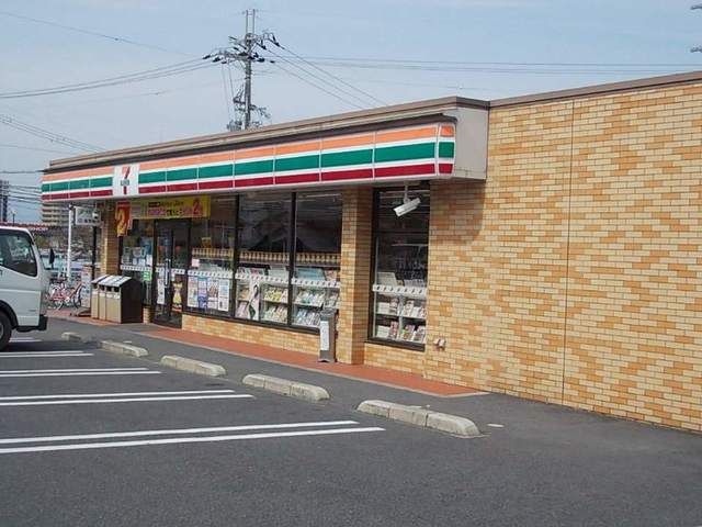 近くのセブンイレブン草津野路店まで450m（徒歩6分）