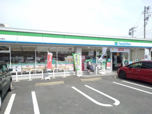 近くのファミリーマートまで400m(徒歩5分)