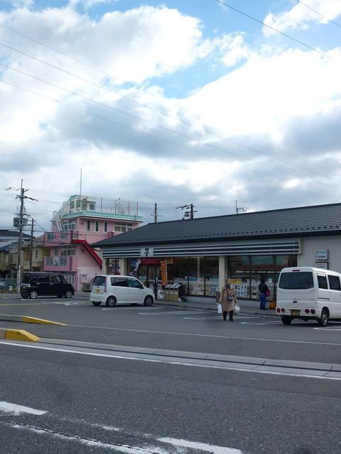 近くのコンビニまで1,700m（徒歩22分）