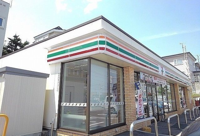 近くのセブンイレブンまで430m（徒歩6分）