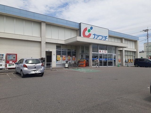 近くのカワチ薬品まで650m（徒歩9分）