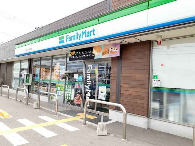 近くのファミリーマート明石大久保町店まで600m(徒歩8分)