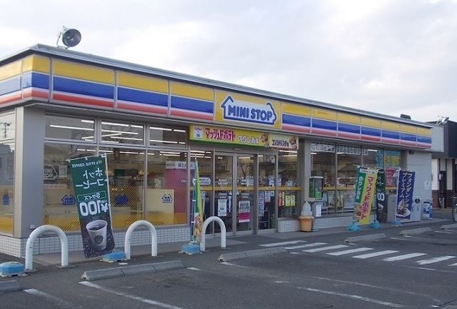 近くのミニストップ福島八木田店まで550m（徒歩7分）