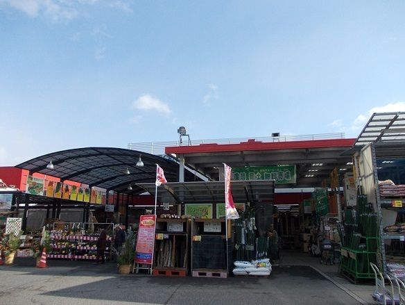 近くのユーホー高木店まで800m（徒歩10分）