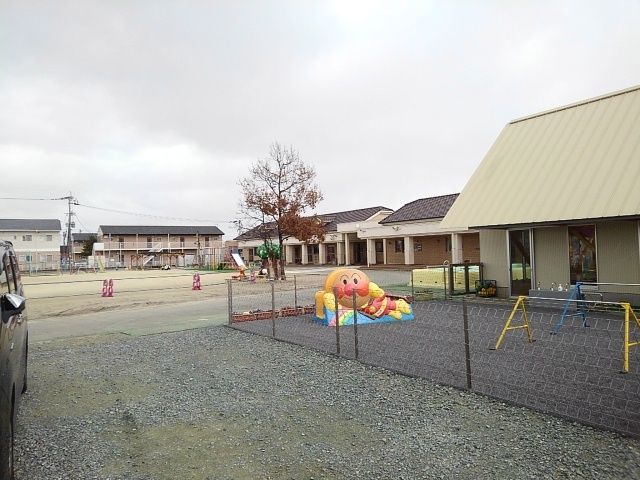 近くのひろかわ幼稚園まで180m（徒歩3分）