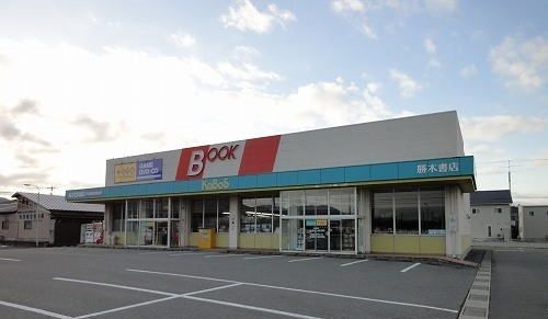 近くのレンタルビデオまで600m（徒歩8分）