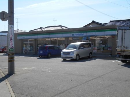 近くのコンビニまで1,100m（徒歩14分）
