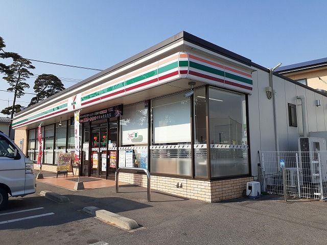 近くのコンビニまで750m（徒歩10分）