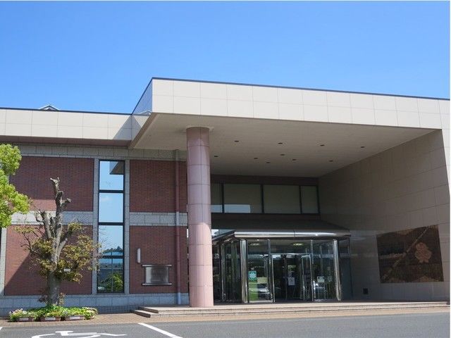 近くの図書館まで1,200m（徒歩15分）