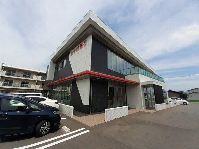 近くの百十四銀行木太支店さんまで750m（徒歩10分）