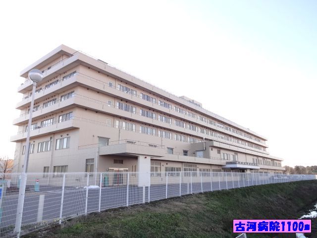 近くの病院まで1,100m（徒歩14分）