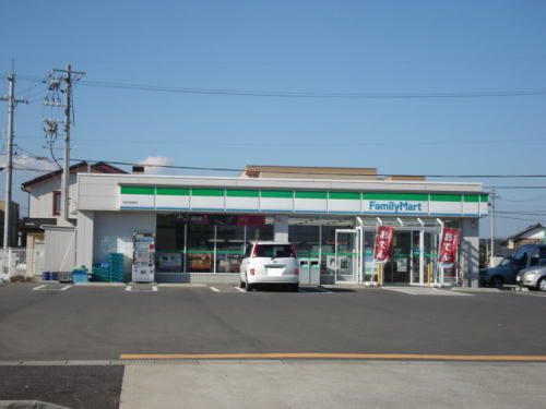 近くのコンビニまで800m（徒歩10分）