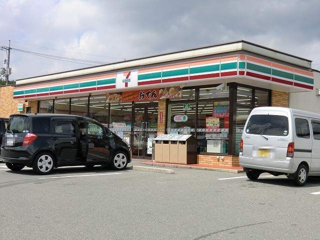 近くのセブンイレブンまで900m（徒歩12分）