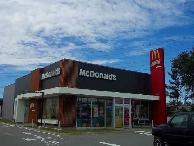 近くのマクドナルド　飯島店まで900m（徒歩12分）