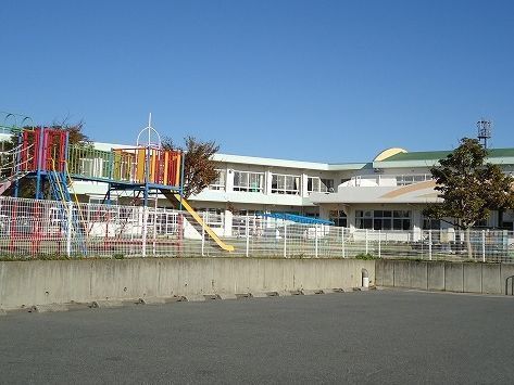 近くの八ツ面保育園まで800m（徒歩10分）