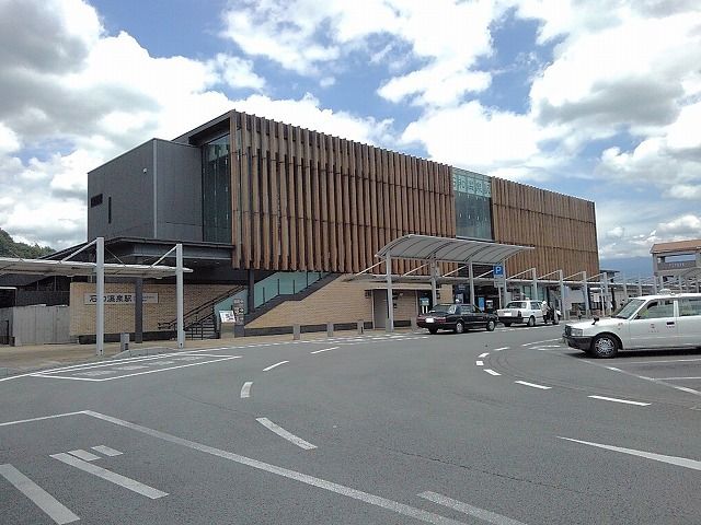 近くの石和温泉駅まで1,100m(徒歩14分)