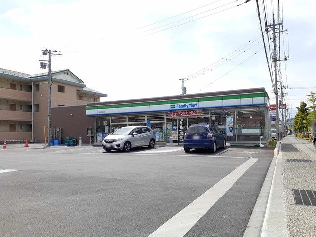 近くのファミリーマート石和町松本店まで74m(徒歩1分)