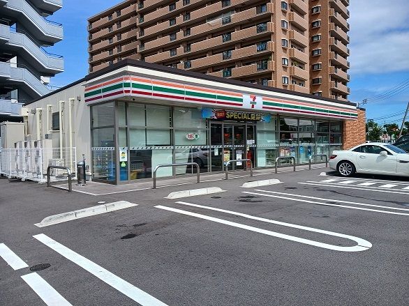近くのセブンイレブン姫原3丁目店様まで800m(徒歩10分)