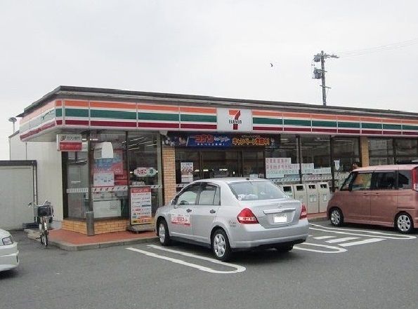 近くのコンビニまで1,300m（徒歩17分）