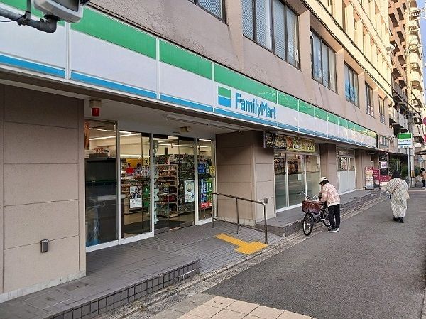 近くのファミリーマート　丸太町猪熊店まで350m（徒歩5分）