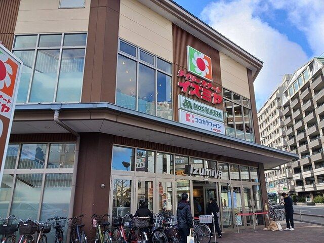 近くのイズミヤ　堀川丸太町店まで457m（徒歩6分）
