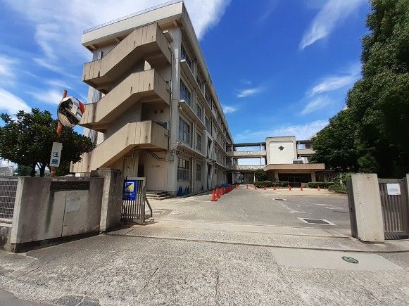 近くの高松市立木太小学校さんまで850m(徒歩11分)