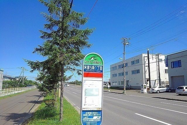 近くの米里５－１バス停まで350m（徒歩5分）