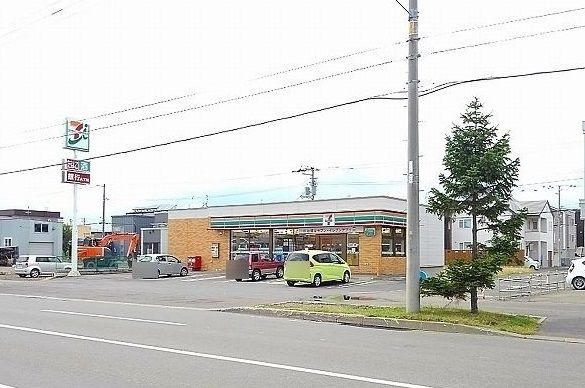 近くのセブンイレブン札幌東栄中央店まで550m（徒歩7分）