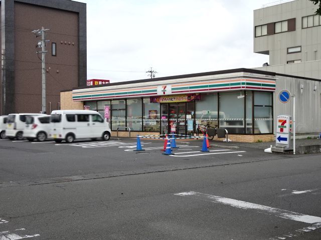 近くのセブンイレブン　八楠４丁目店まで400m（徒歩5分）