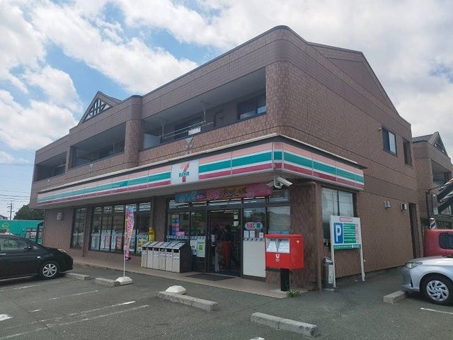 近くのセブンイレブンまで300m（徒歩4分）