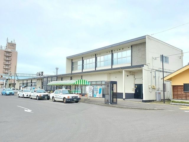 近くのJR白石駅まで1,600m(徒歩20分)