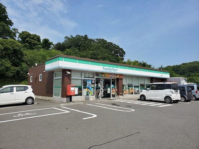 近くのコンビニまで270m（徒歩4分）