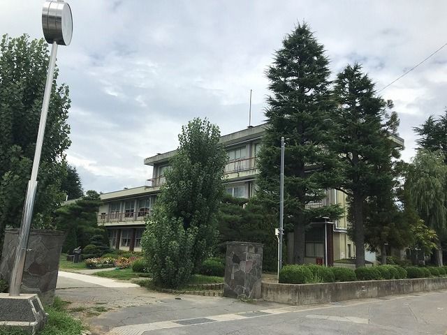 近くの川辺小学校まで100m(徒歩2分)