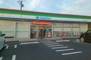 近くのファミリーマートまで210m(徒歩3分)