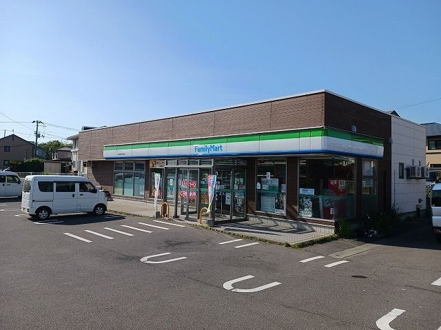 近くのファミリーマート新屋日吉町店まで684m(徒歩9分)