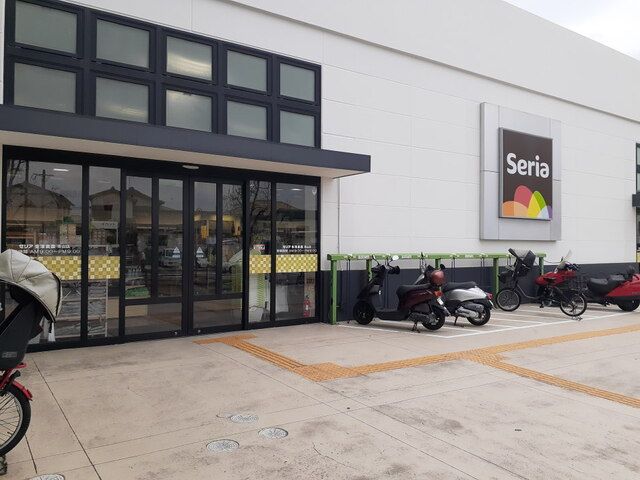 近くのSeria茶山店まで500m（徒歩7分）