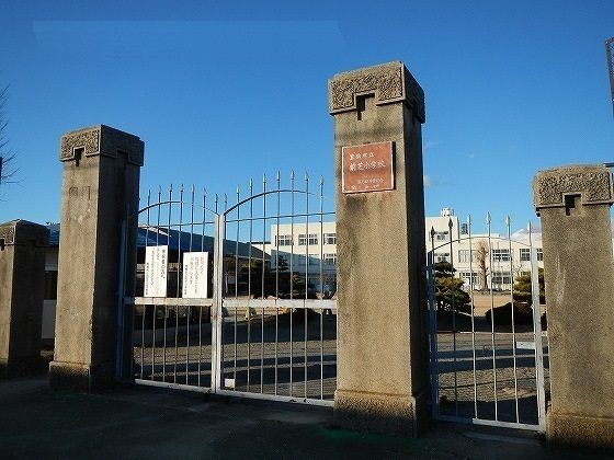 近くの前芝小学校まで1,200m（徒歩15分）