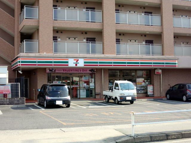 近くのセブンイレブンまで550m（徒歩7分）