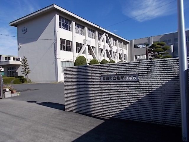 近くの中学校まで850m（徒歩11分）
