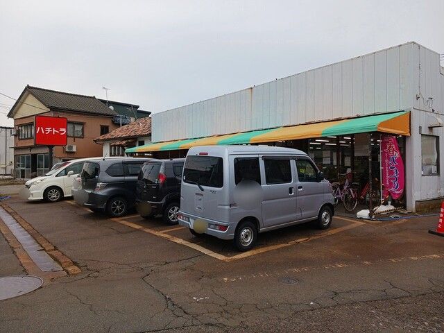 近くのハチトラ　城所店まで1,200m（徒歩15分）
