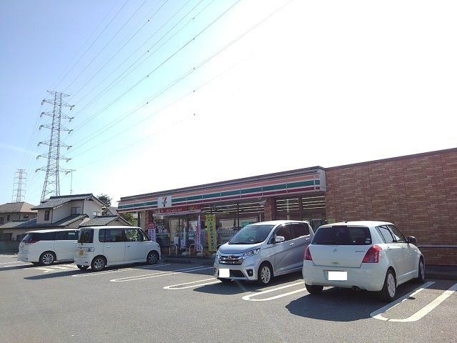 近くのセブンイレブン小山犬塚北店まで400m（徒歩5分）